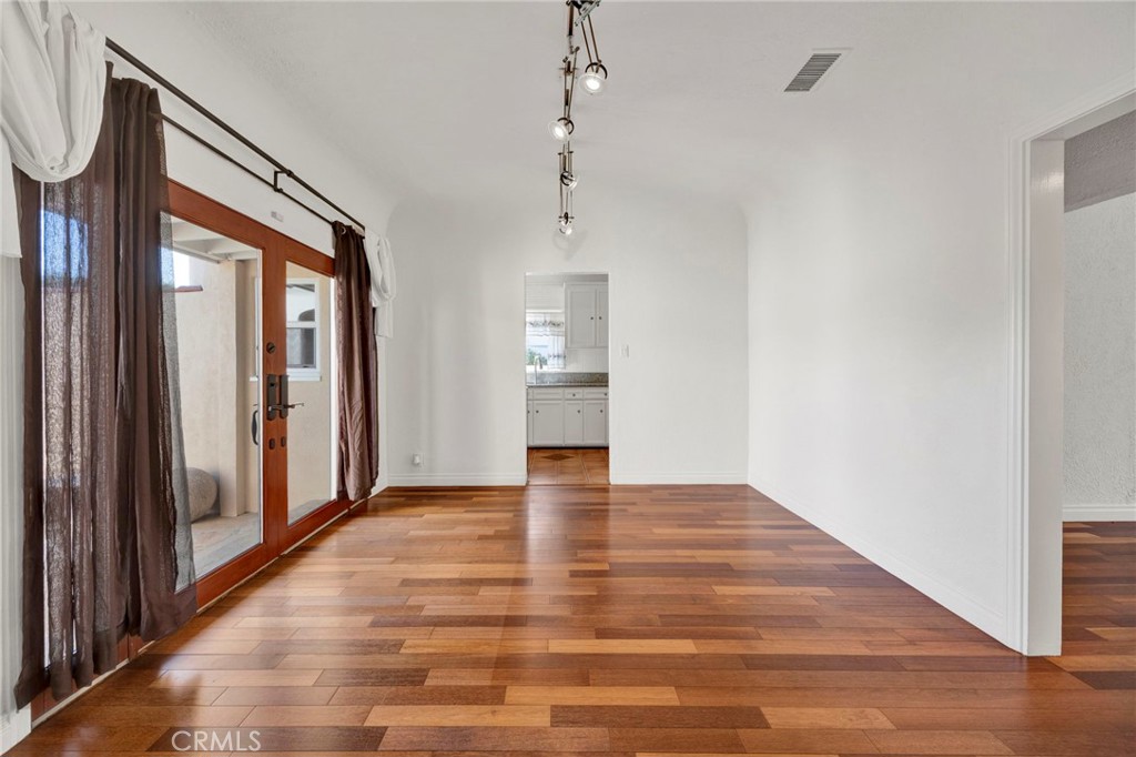 11301 Blix Property Photo 8