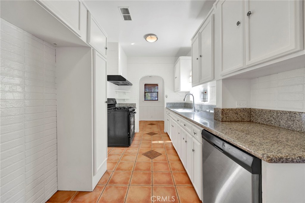 11301 Blix Property Photo 10