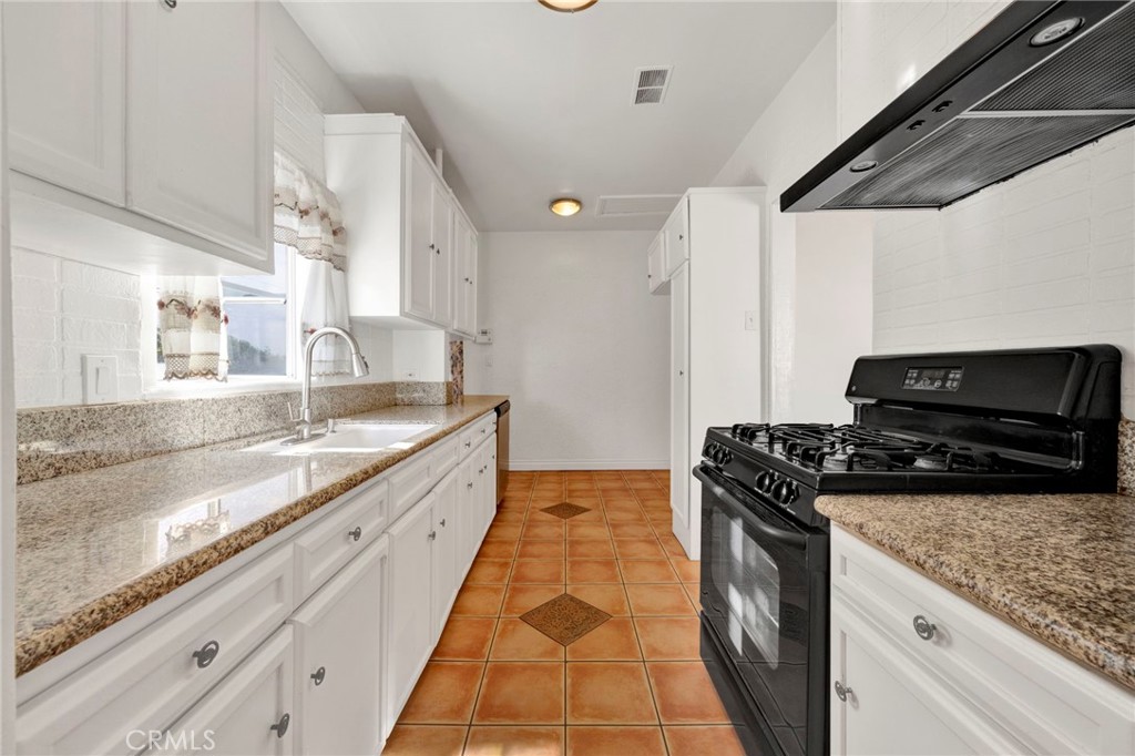 11301 Blix Property Photo 12