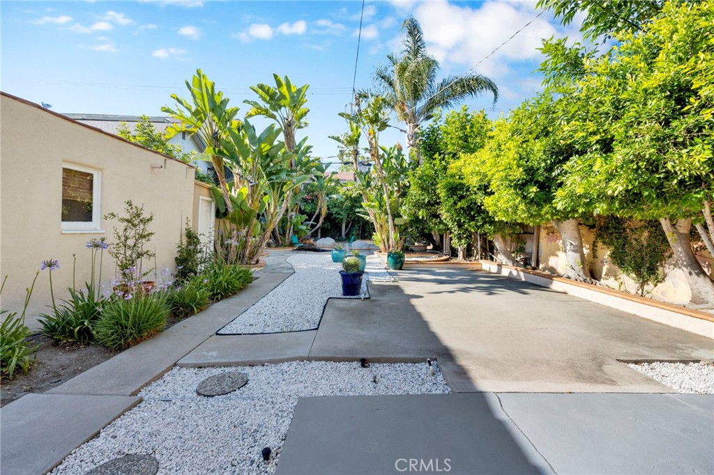 11301 Blix Property Photo 24