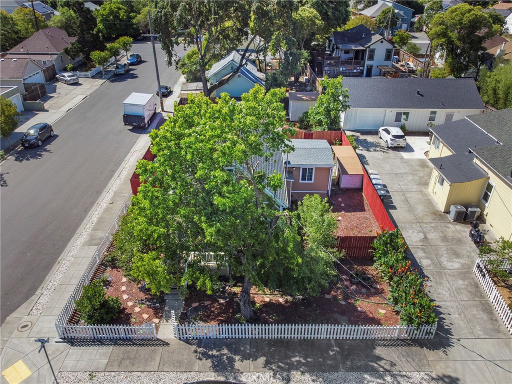 1403 B Property Photo 12