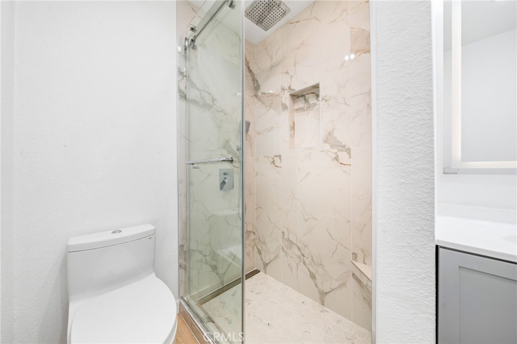 1403 B Property Photo 23