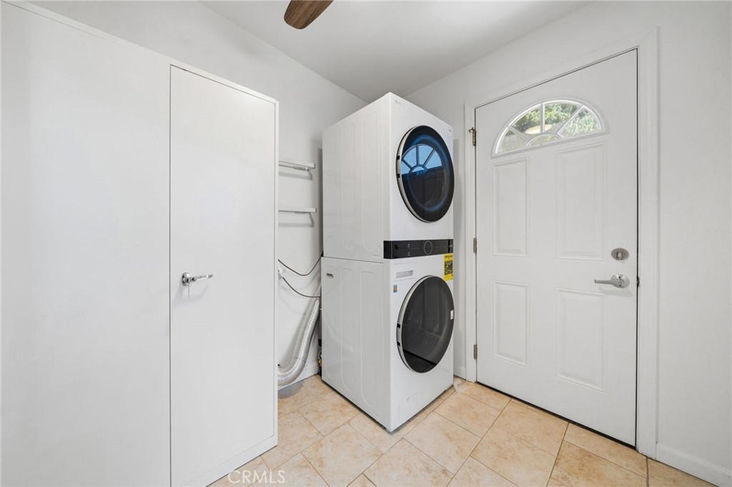 1403 B Property Photo 27