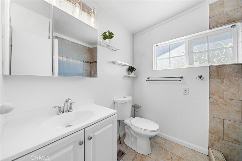 1403 B Property Photo 28