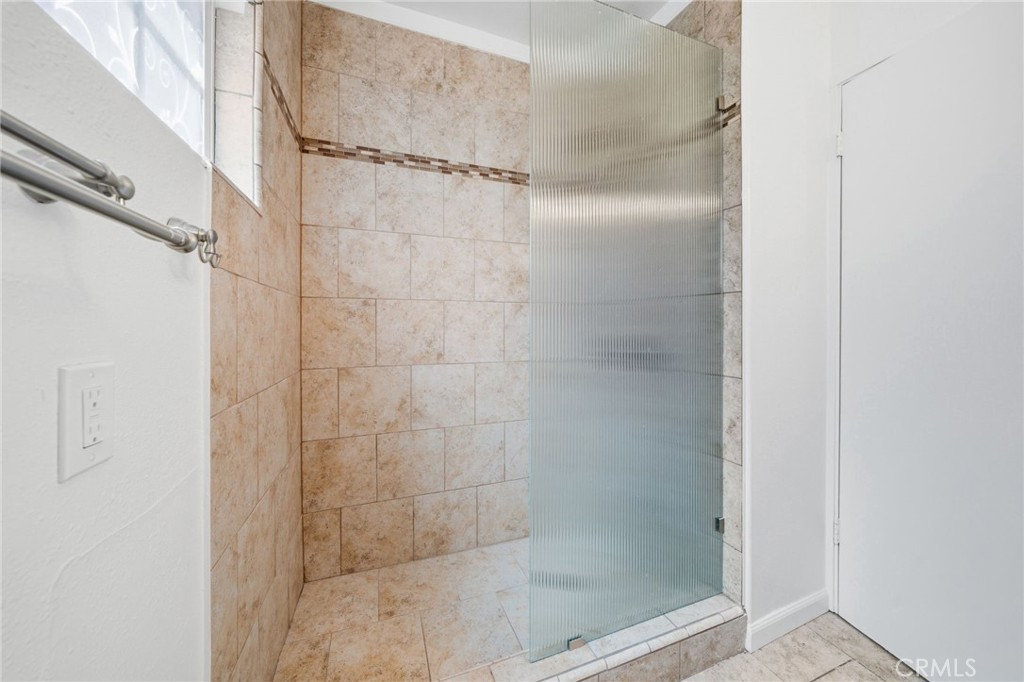 1403 B Property Photo 29