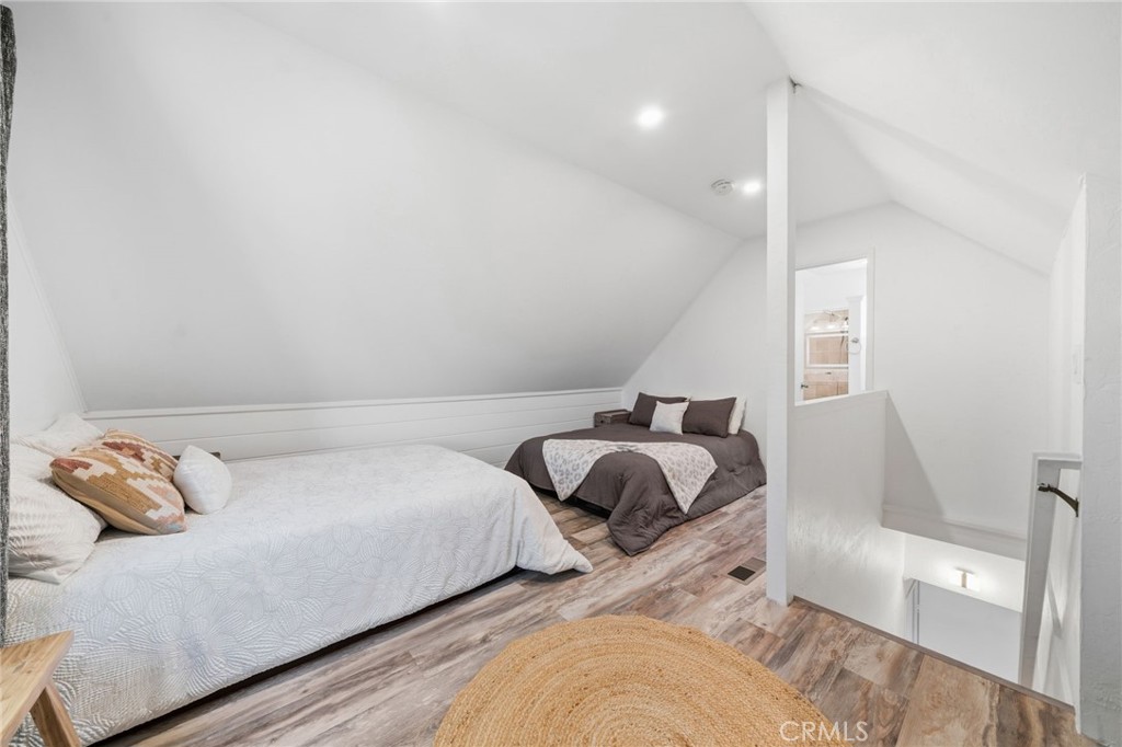 1403 B Property Photo 30