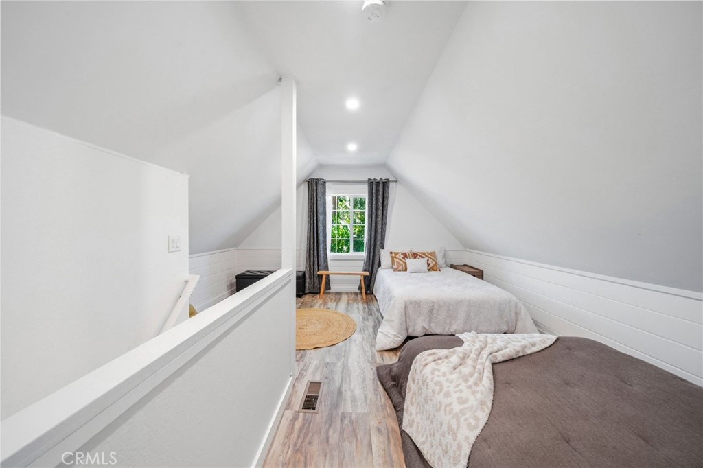 1403 B Property Photo 31