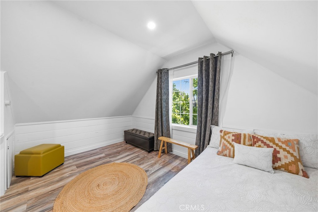 1403 B Property Photo 32