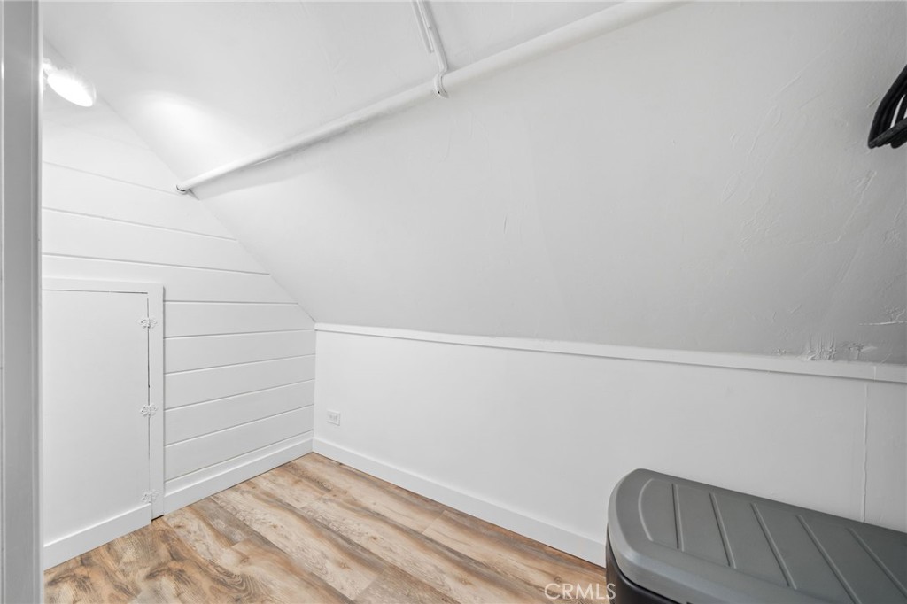1403 B Property Photo 33