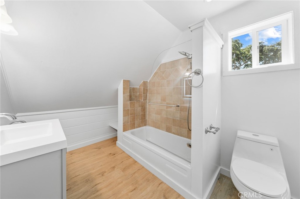 1403 B Property Photo 34