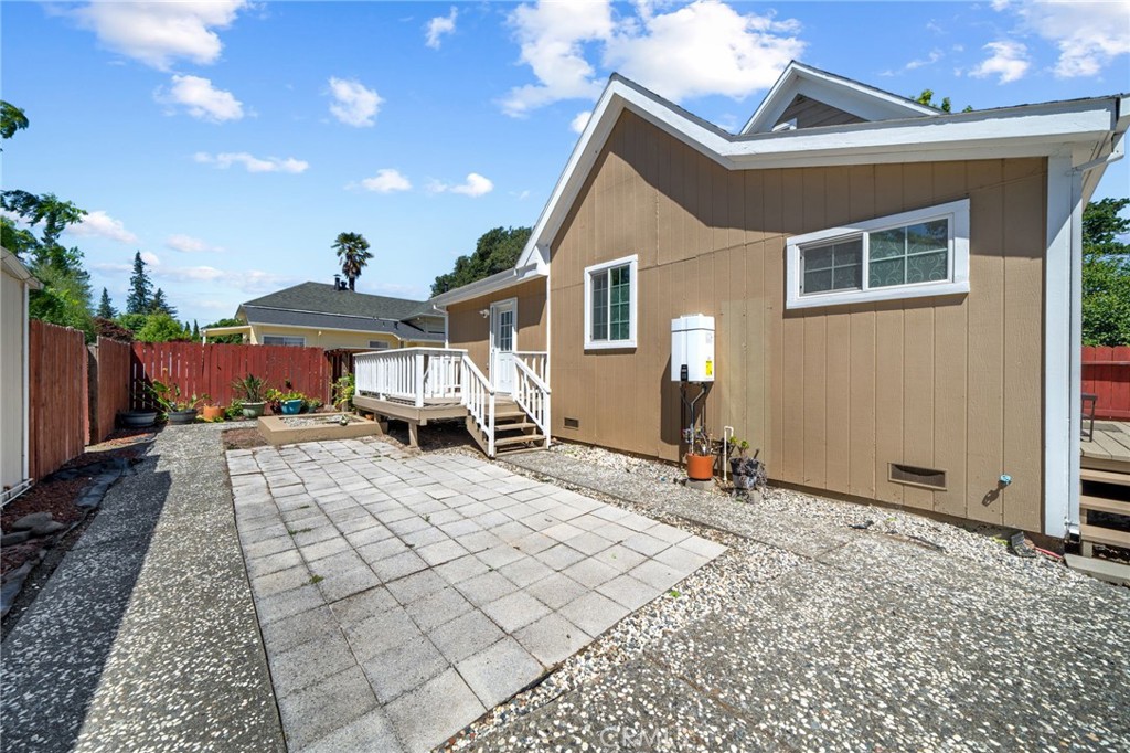 1403 B Property Photo 38