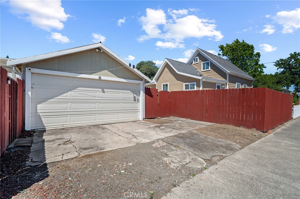 1403 B Property Photo 40