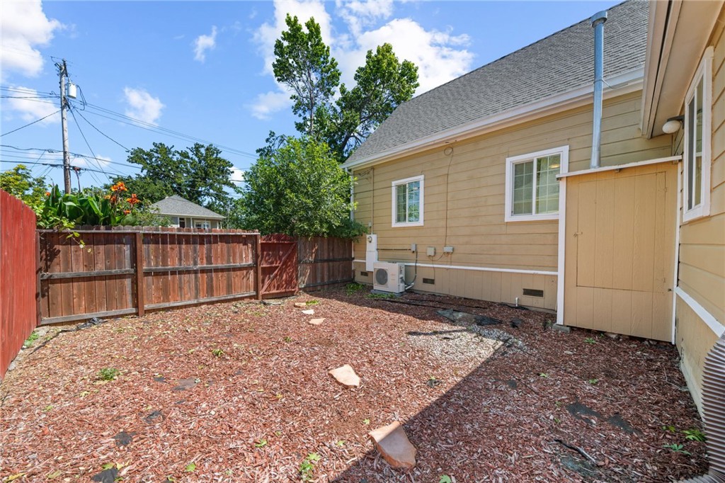 1403 B Property Photo 42