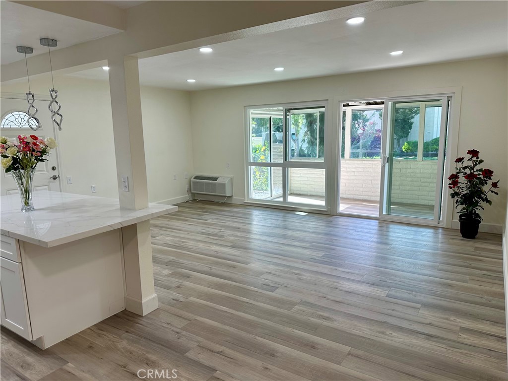 2277 Via Mariposa W B Property Photo 15