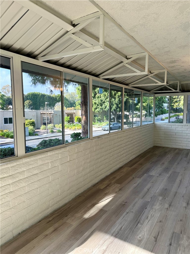 2277 Via Mariposa W B Property Photo 18