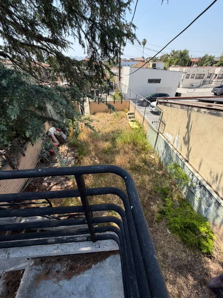 211 S Verdugo Property Photo 6