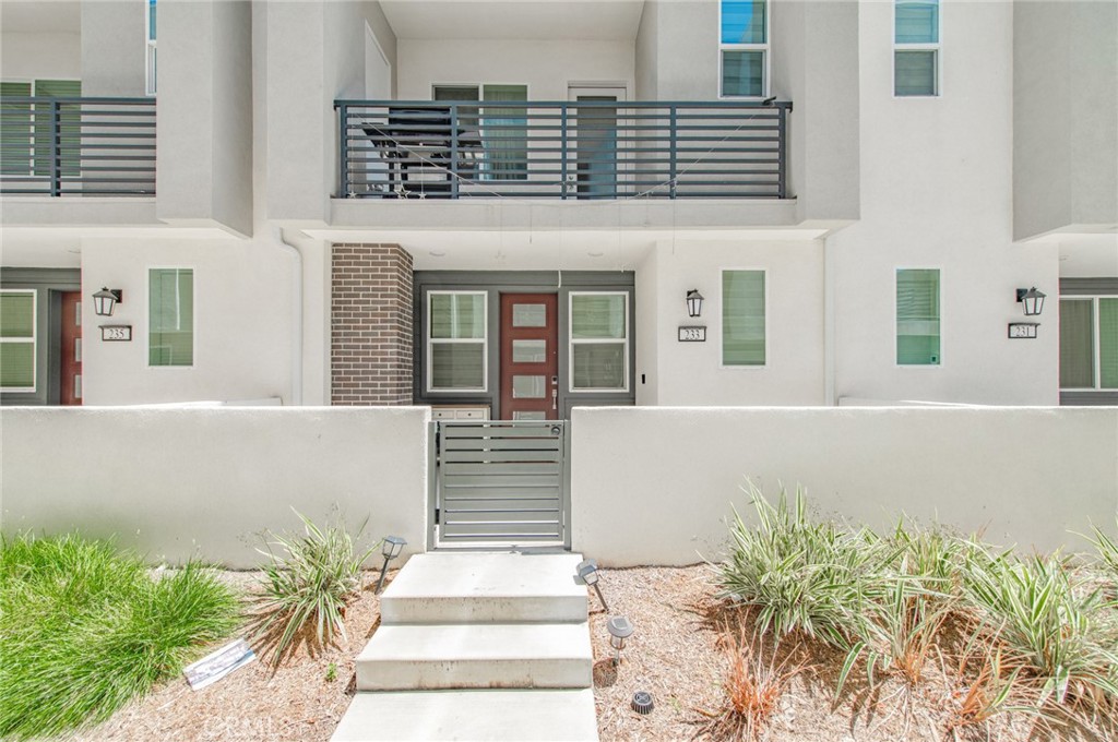 233 Sash Property Photo 1