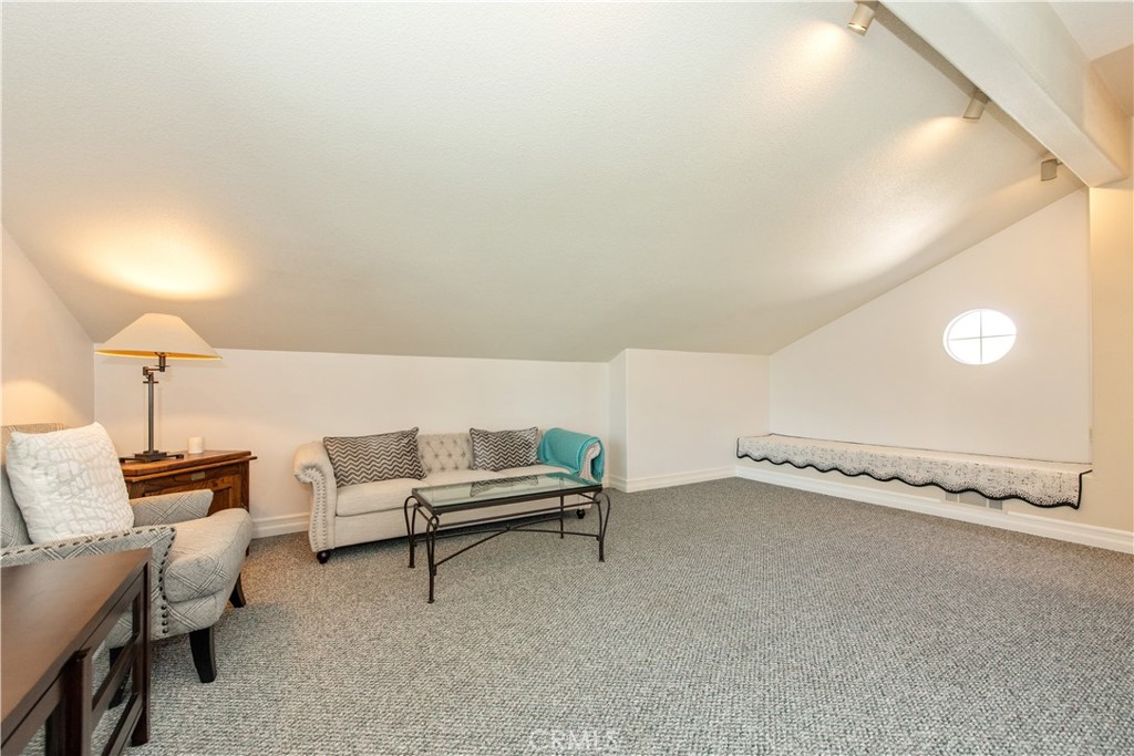 6 Marseille Property Photo 21