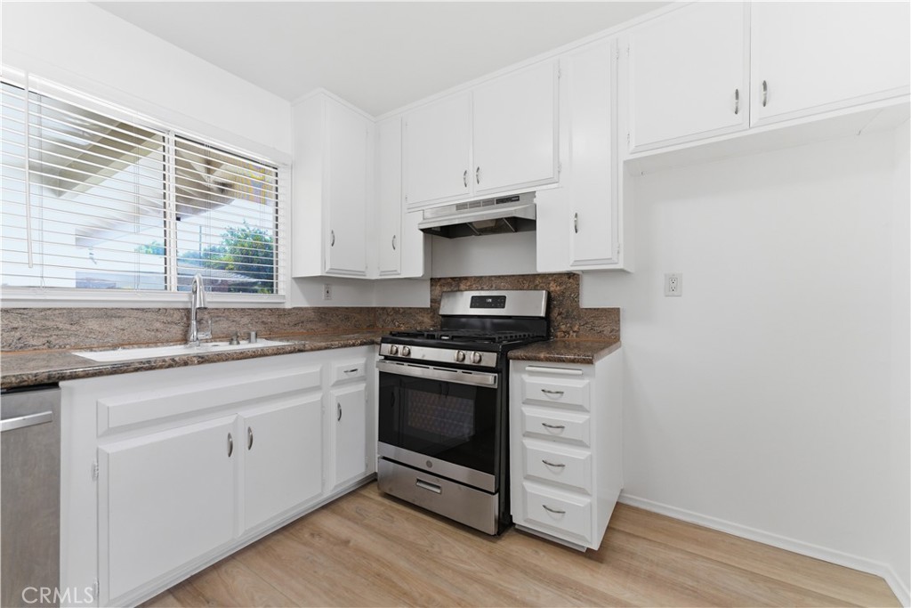 16938 Itasca Street Property Photo 12