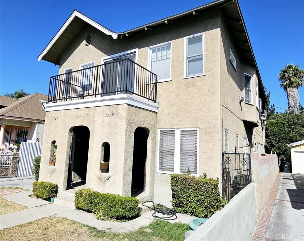 725 W 41st Property Photo 1