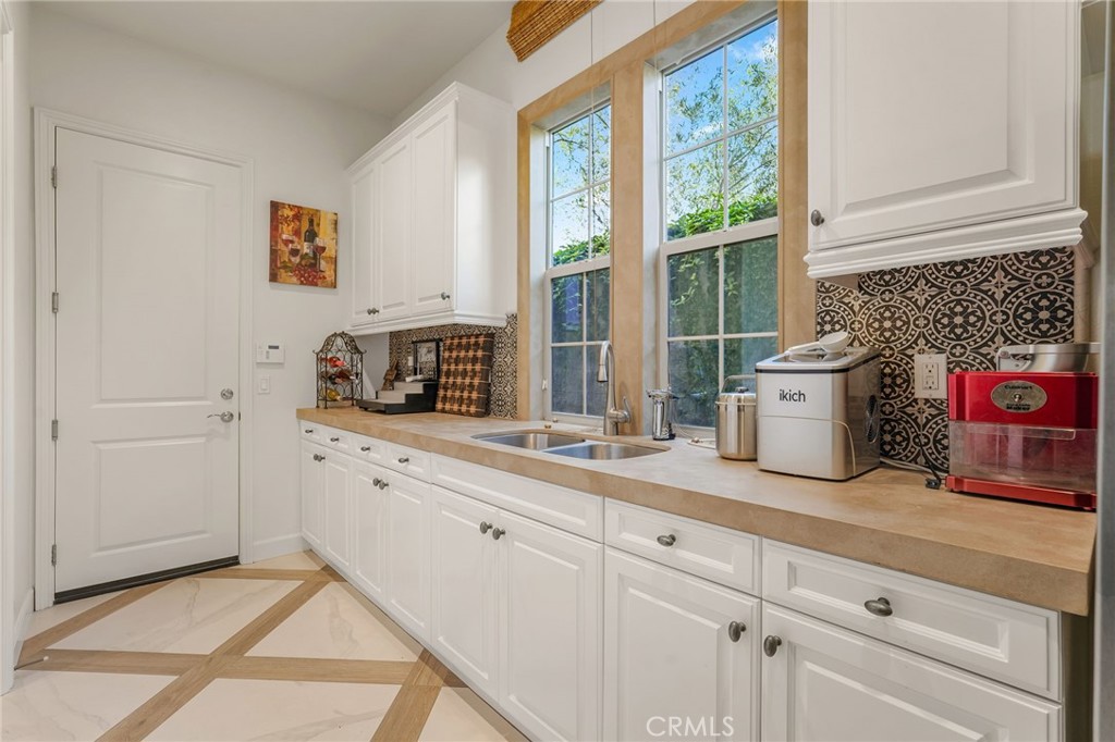 1552 Sunset View Property Photo 8
