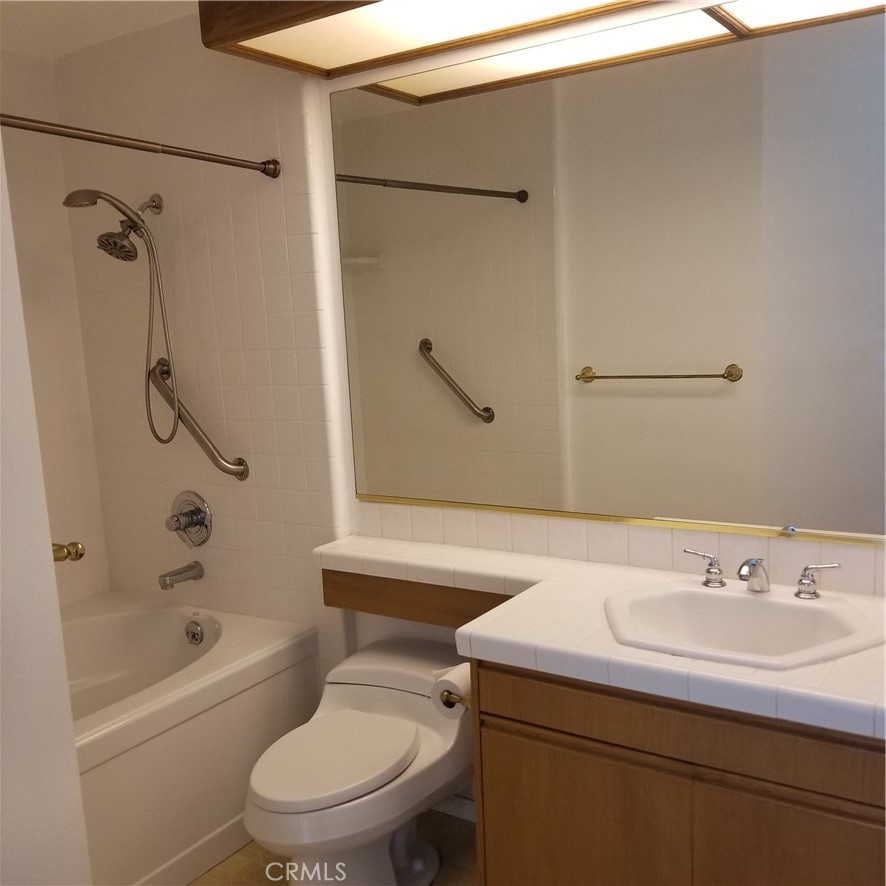 1310 E Ocean 405 Property Photo 16