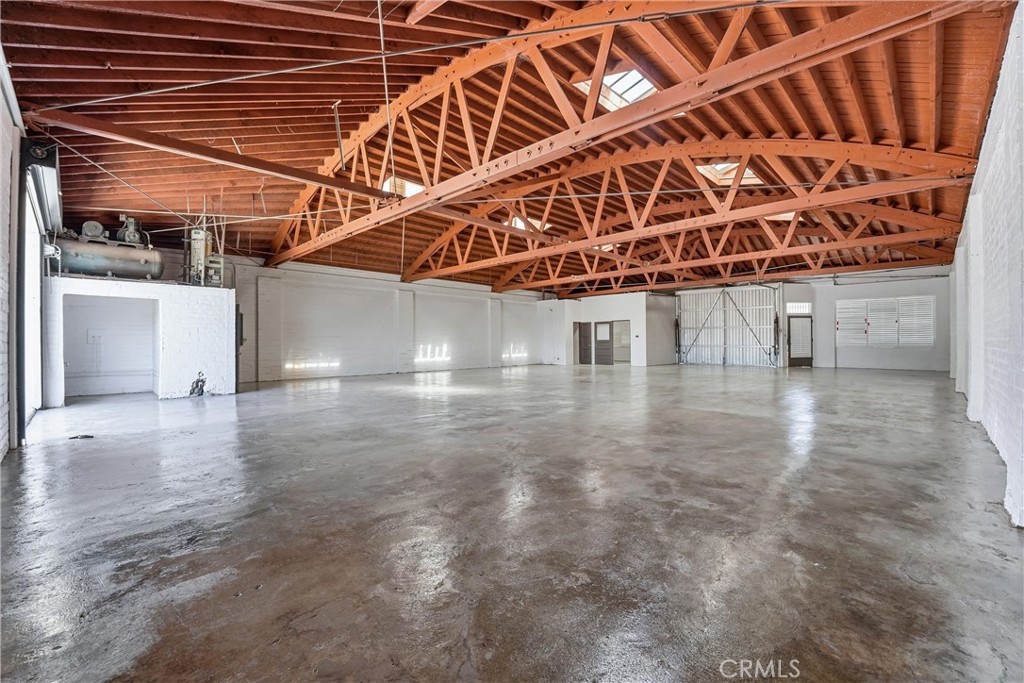 11317 Atlantic Property Photo 6
