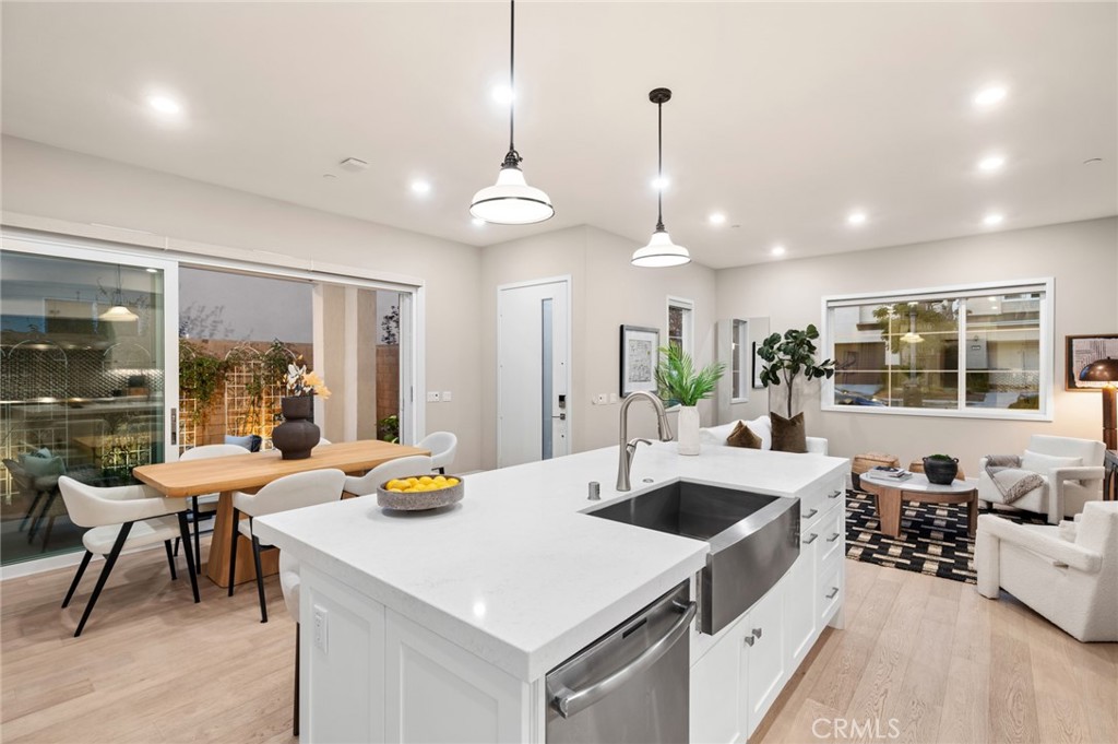 157 Crossover Property Photo 2