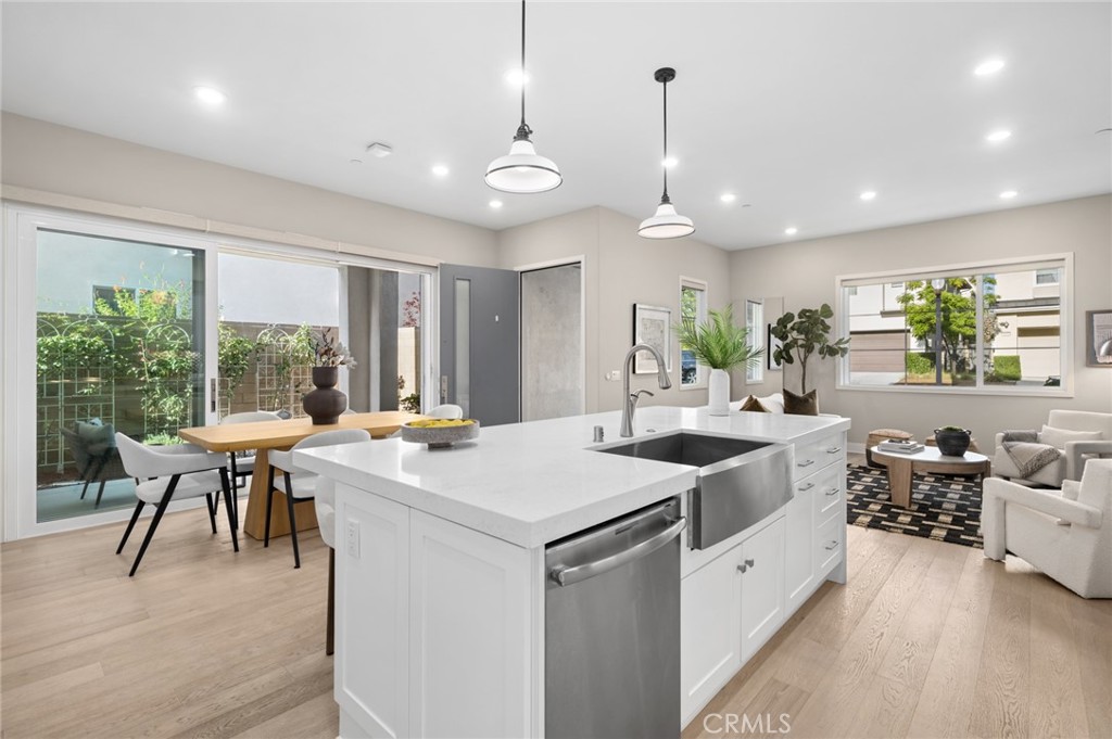 157 Crossover Property Photo 4