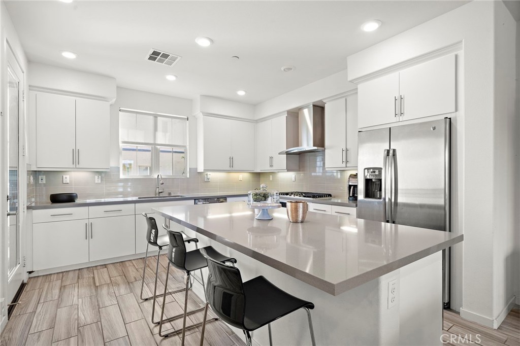 144 Paramount Property Photo 1