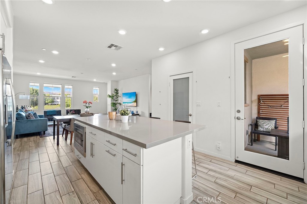144 Paramount Property Photo 4