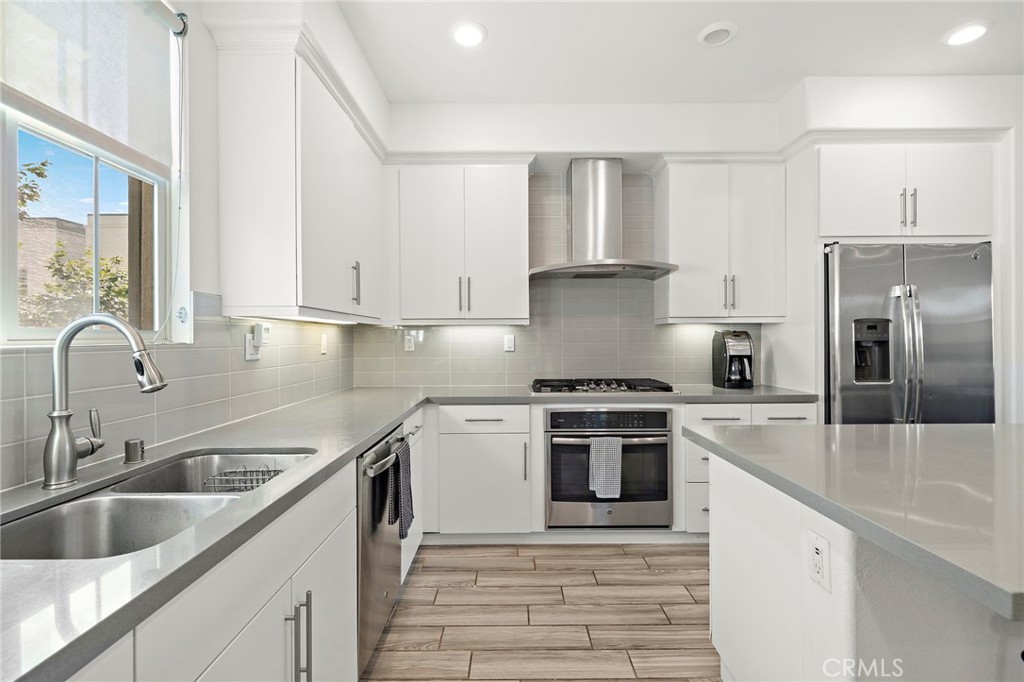 144 Paramount Property Photo 5