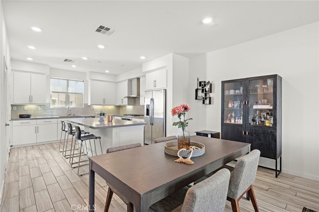 144 Paramount Property Photo 10