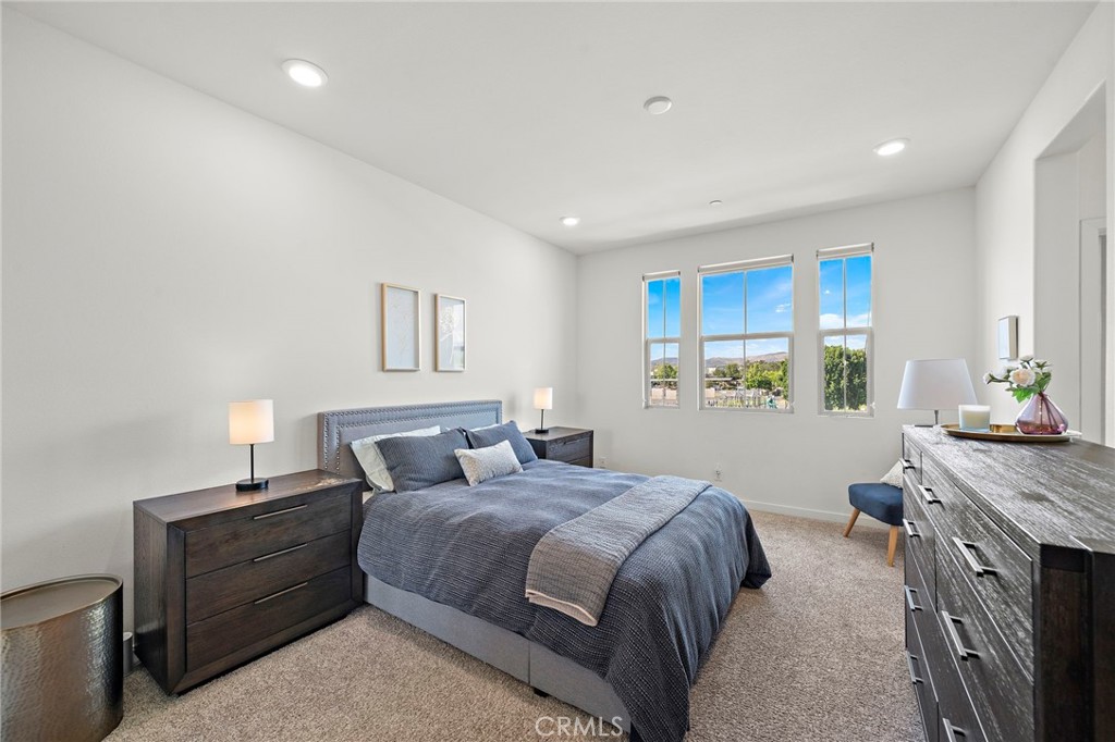144 Paramount Property Photo 15