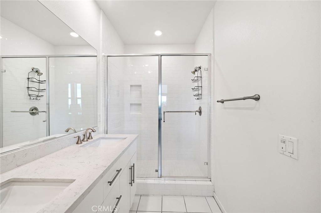 144 Paramount Property Photo 18