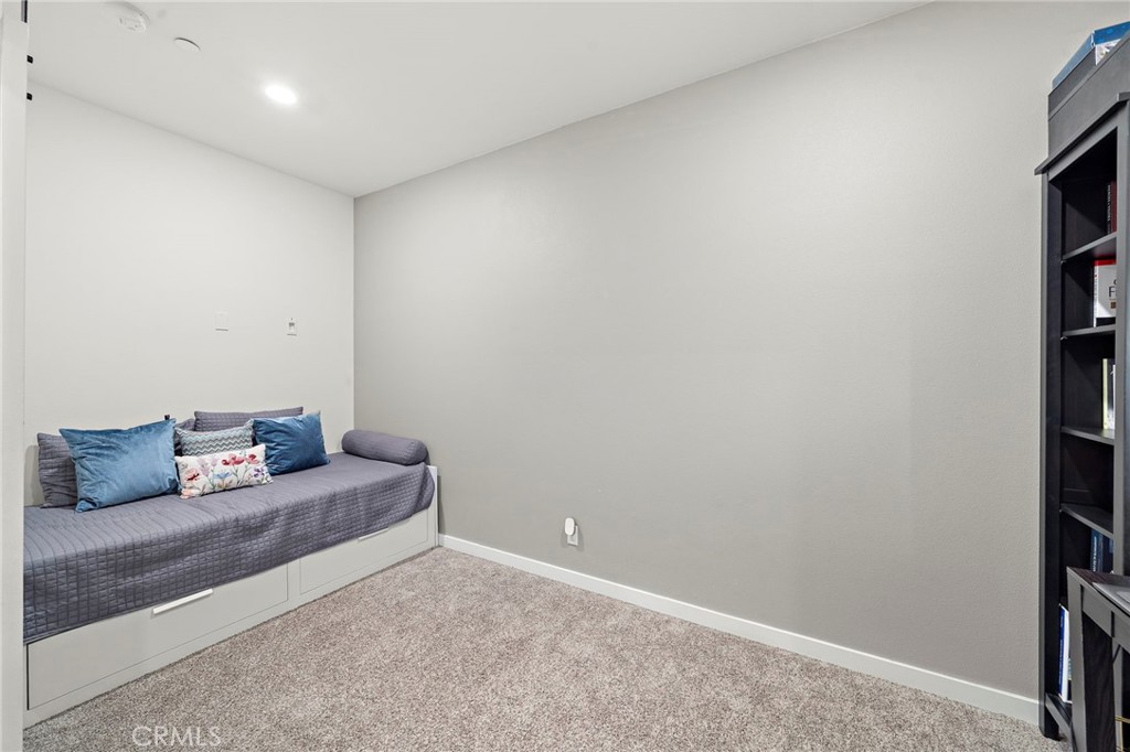 144 Paramount Property Photo 24