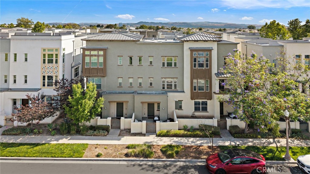 144 Paramount Property Photo 28