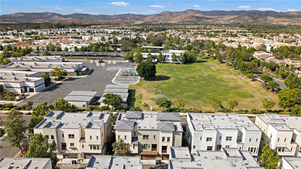 144 Paramount Property Photo 30