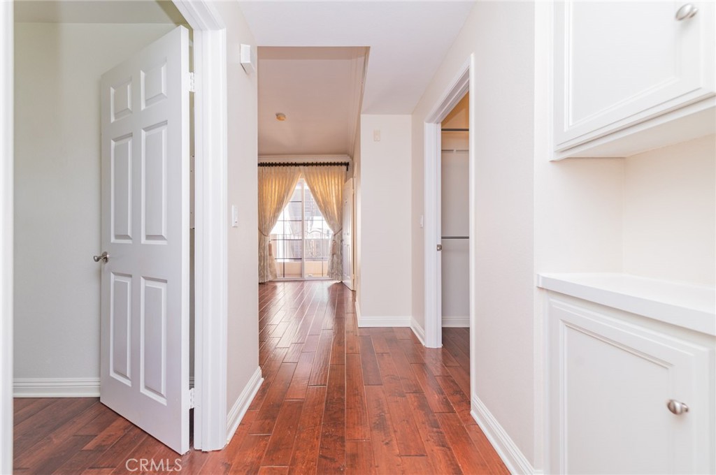 610 S Wilton Place 402 Property Photo 16
