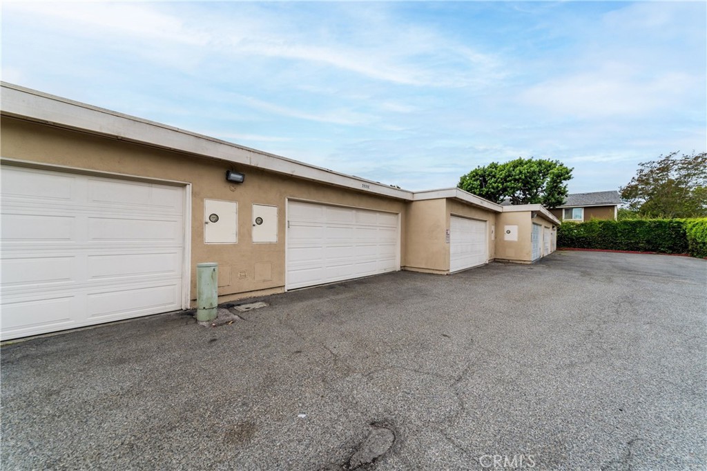2921 S Sycamore St E Property Photo 26