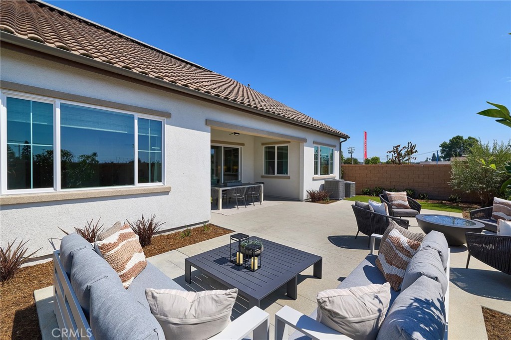 16013 Willows Court Property Photo 4