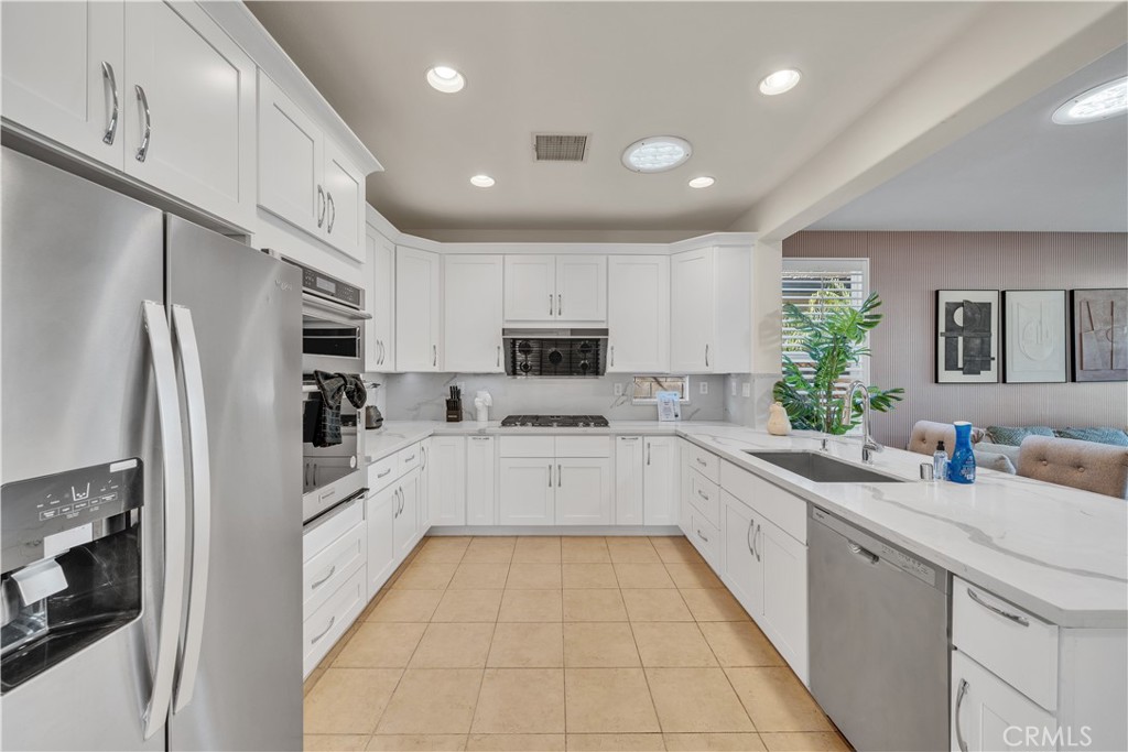17 Riveroaks Property Photo 5