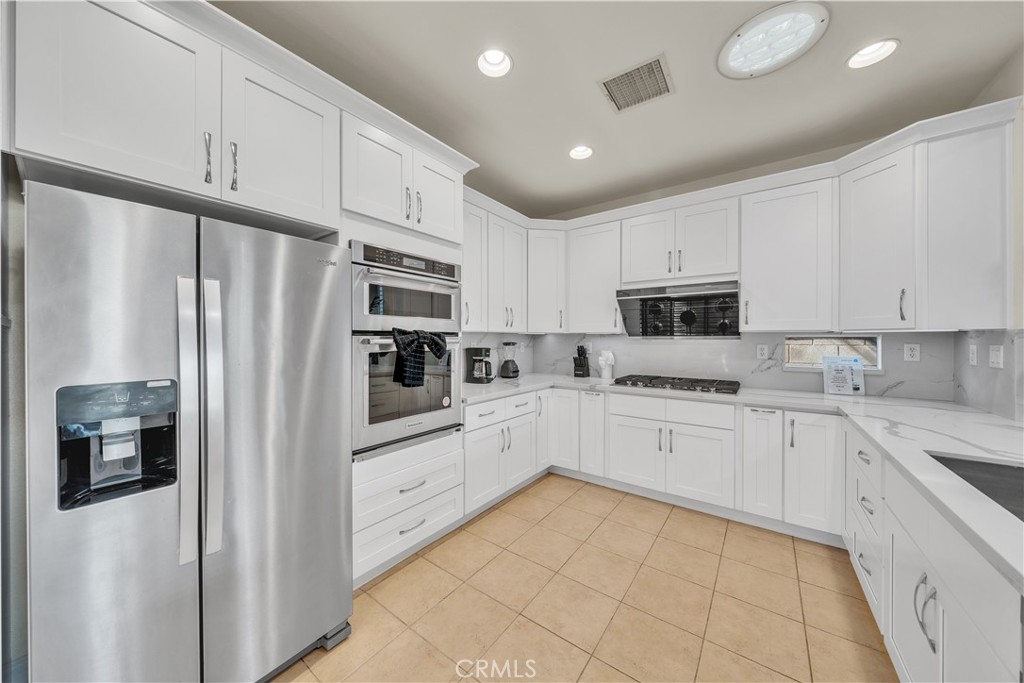 17 Riveroaks Property Photo 6