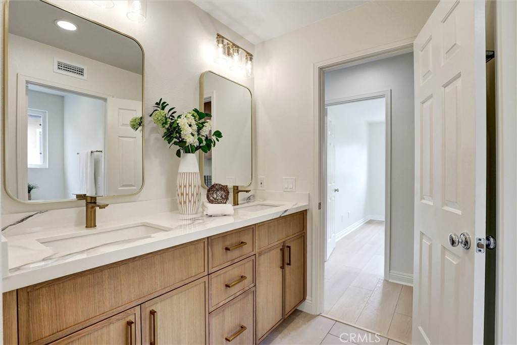 27961 Hedgeline Drive Property Photo 23