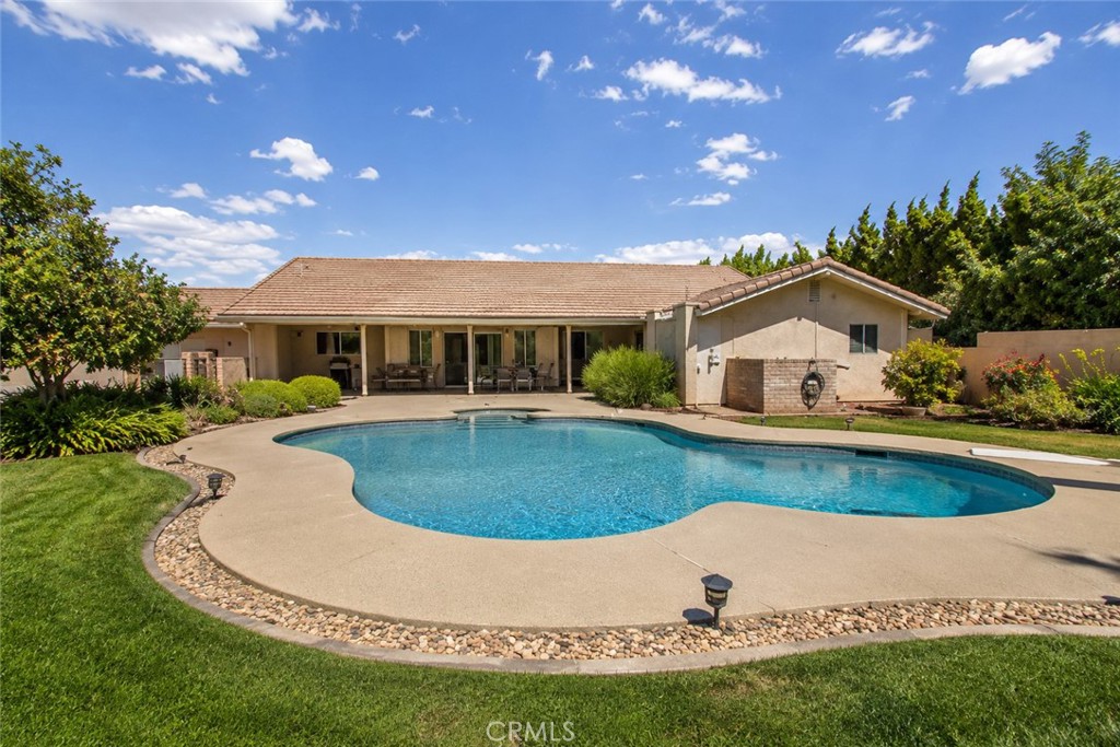1531 Edgehill Property Photo 1