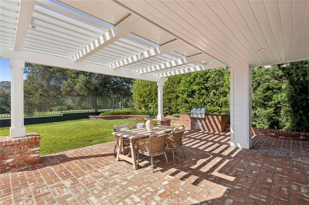 15 Canada Oaks Property Photo 16