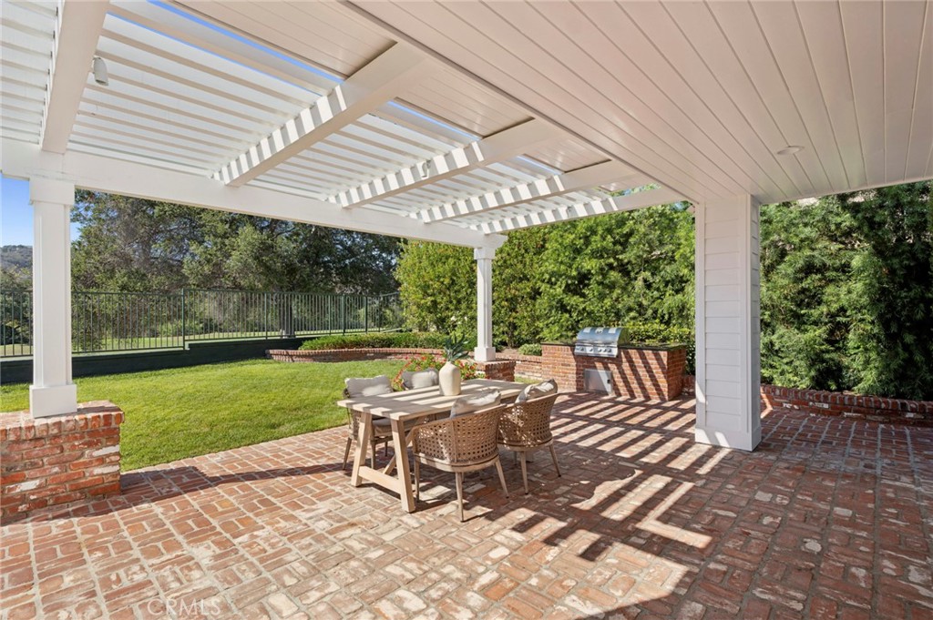 15 Canada Oaks Property Photo 16