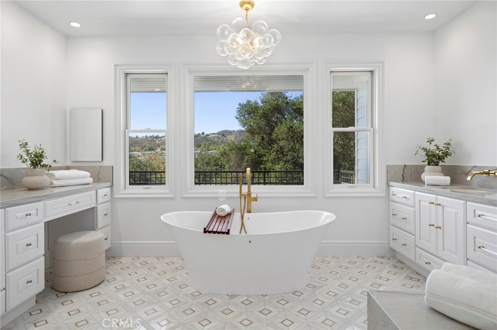 15 Canada Oaks Property Photo 35