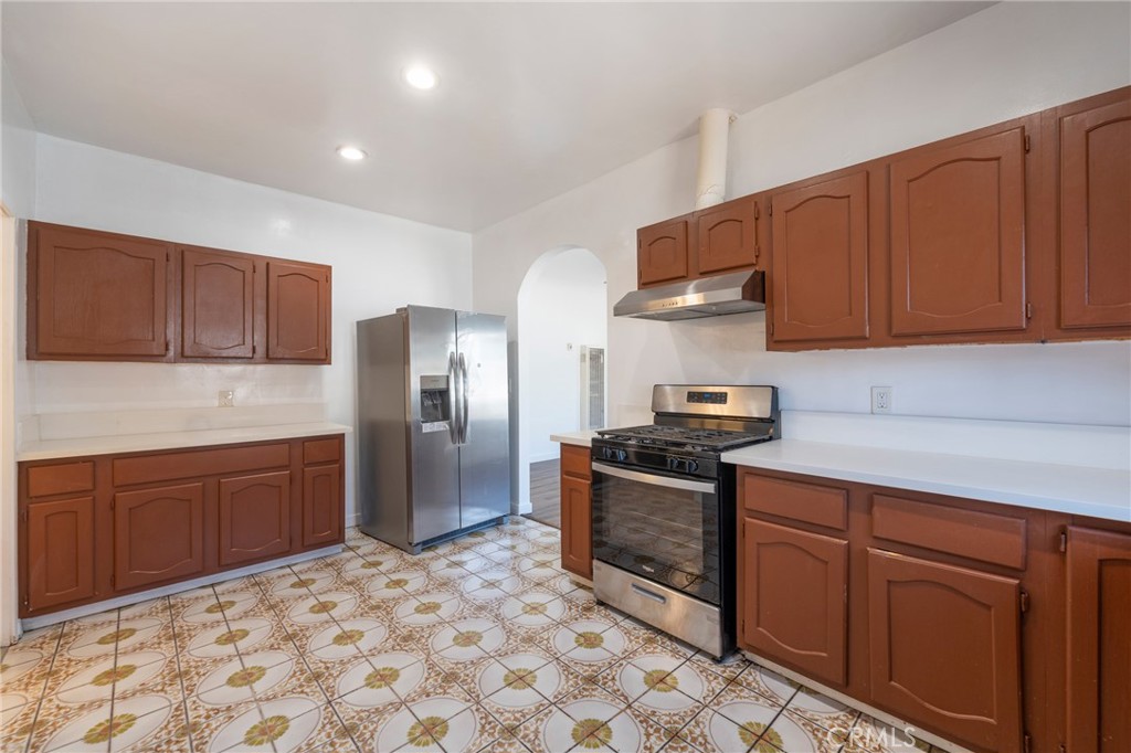 532 S Flower Street Property Photo 7