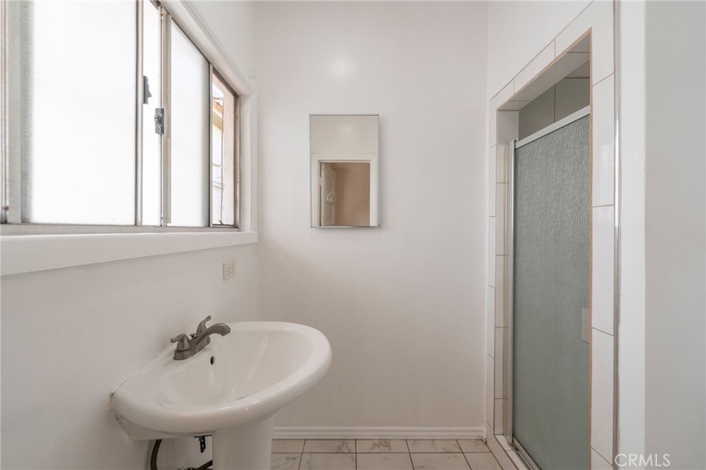 532 S Flower Street Property Photo 13